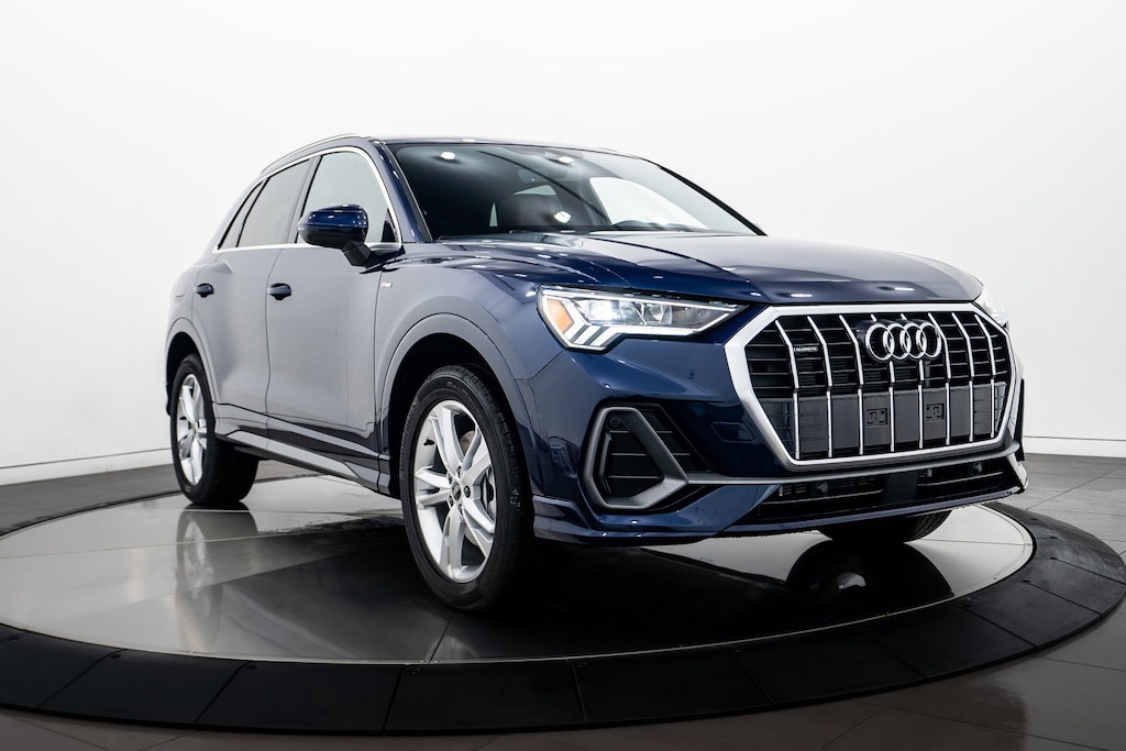 2024 Audi Q3 45 TFSI S line Premium photo 2