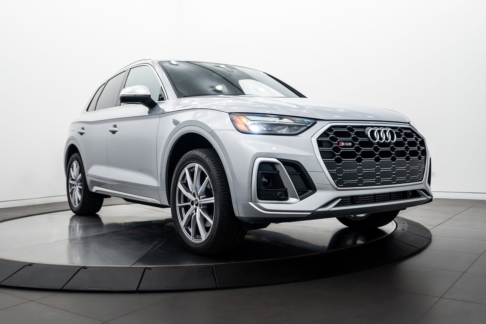 2024 Audi SQ5 Premium's photo