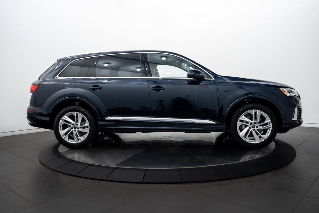 2024 Audi Q7 45 Premium Plus photo 3