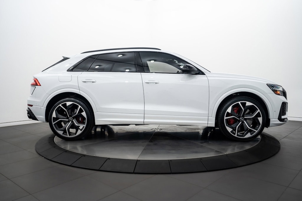 2020 Audi RS Q8 photo 3