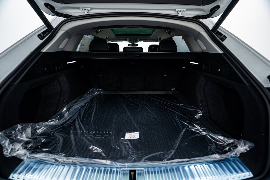 2024 Audi Q8 E-tron Premium Plus photo 17