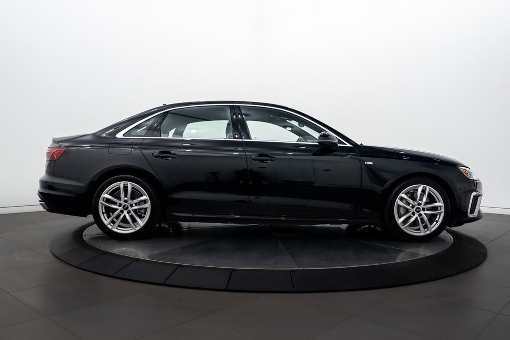 2023 Audi A4 S line Quattro Premium Plus photo 3