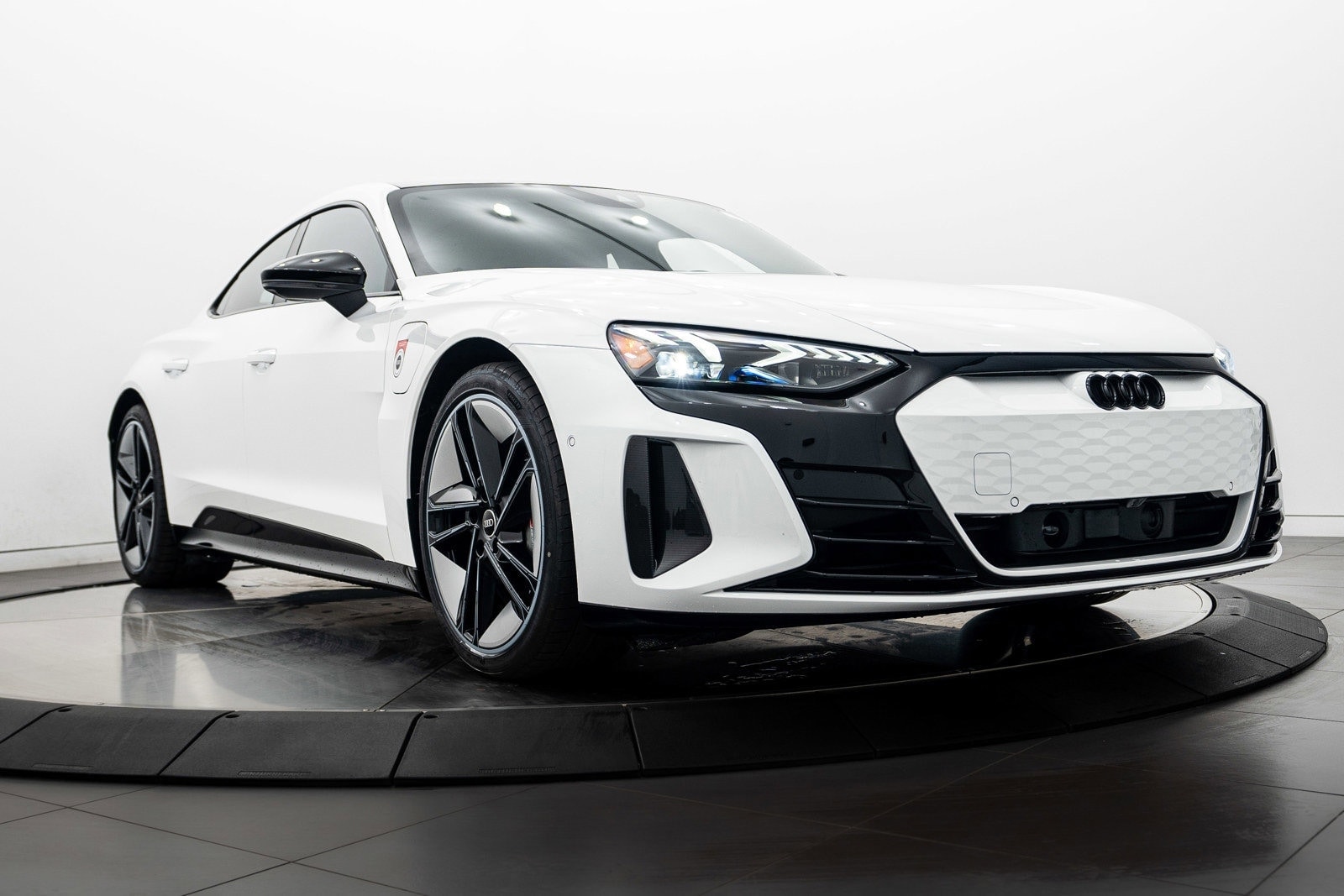 2024 Audi RS e-tron GT Base's photo