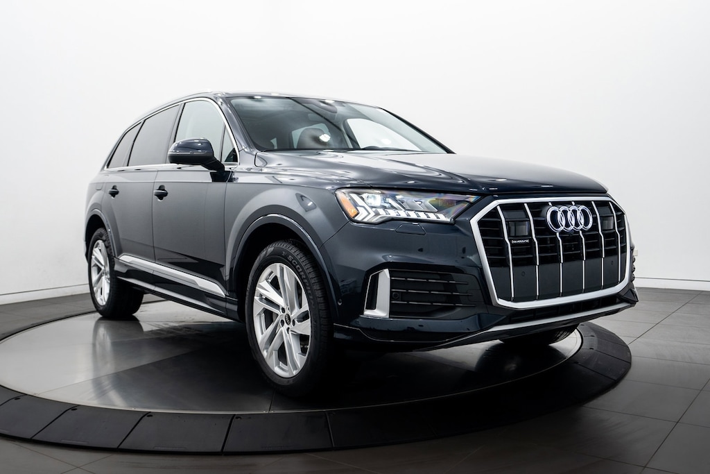 2024 Audi Q7 45 Premium Plus photo 2