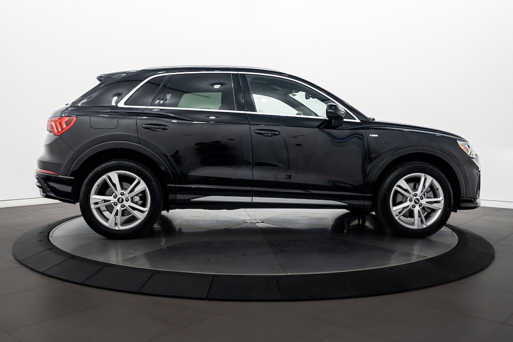 2021 Audi Q3 S line Premium Plus photo 3