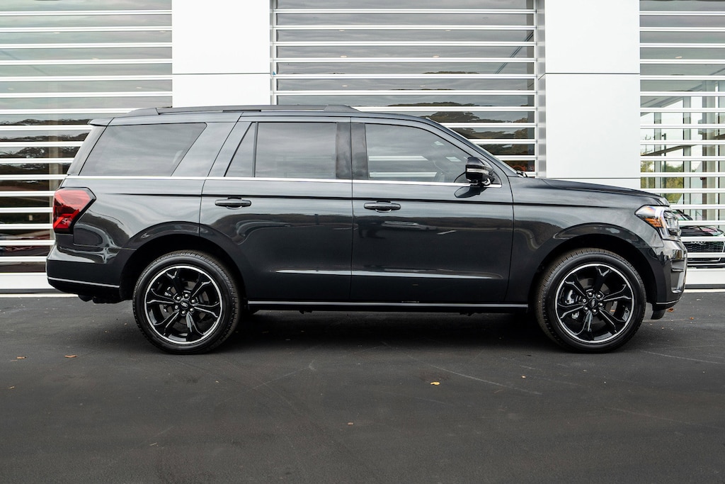 2023 Ford Expedition Limited photo 3
