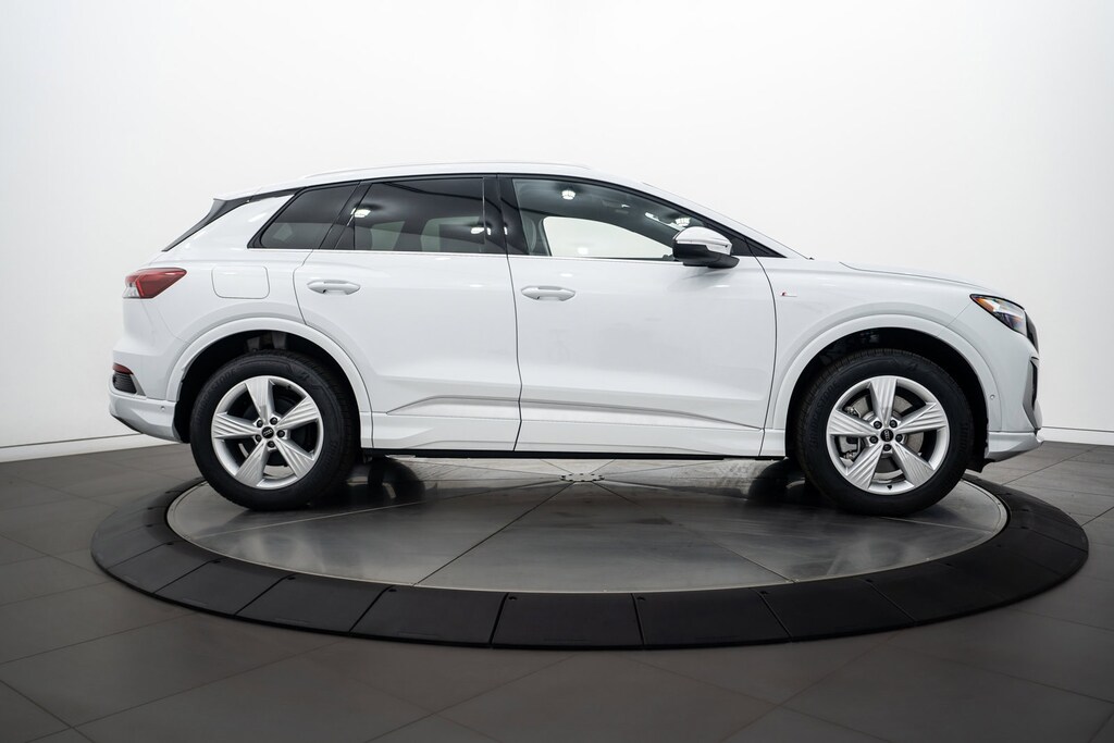 2024 Audi Q4 E-tron 50 Premium Plus photo 3