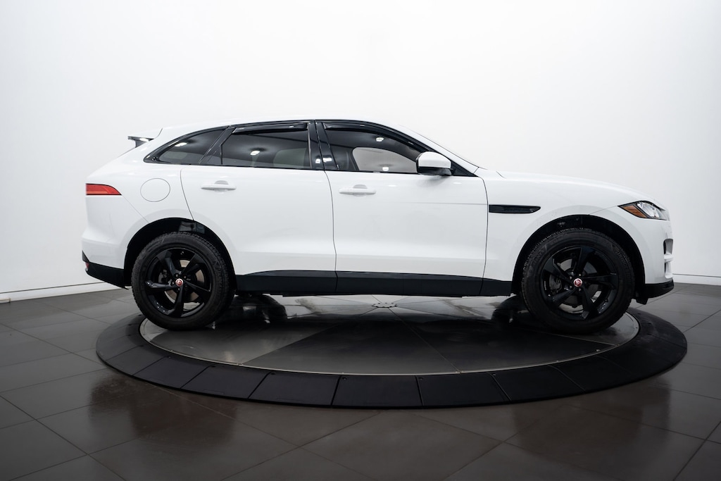 2019 Jaguar F-PACE Prestige photo 3