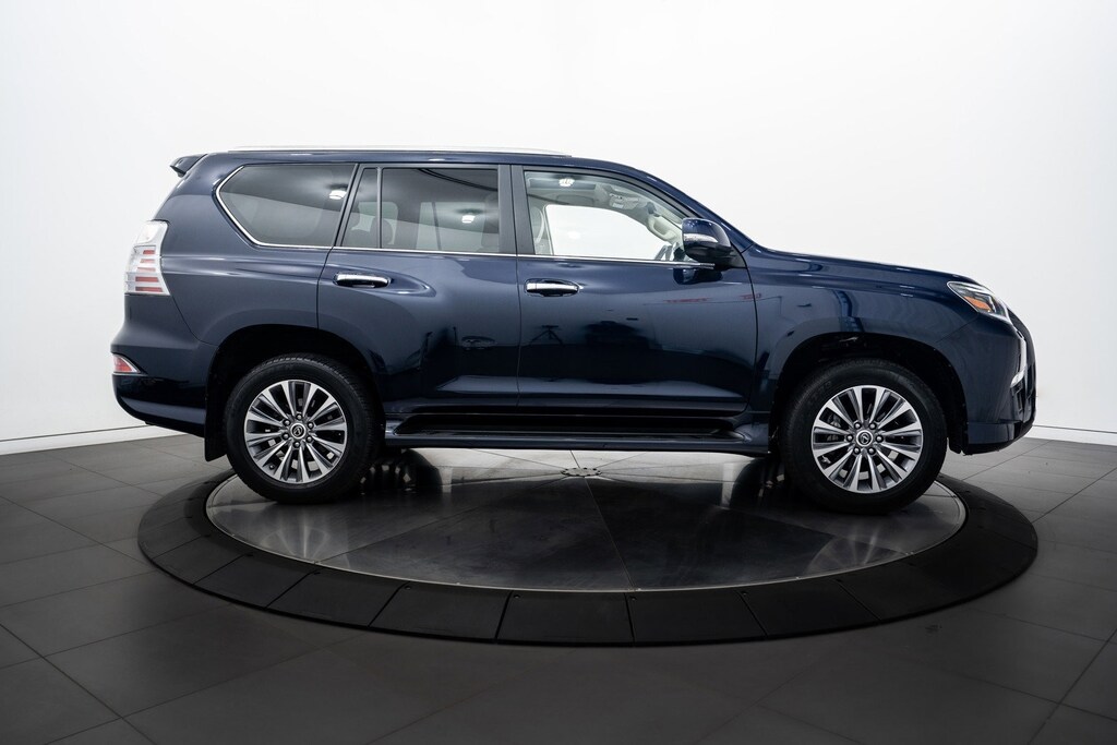 2022 Lexus GX 460 Luxury photo 3