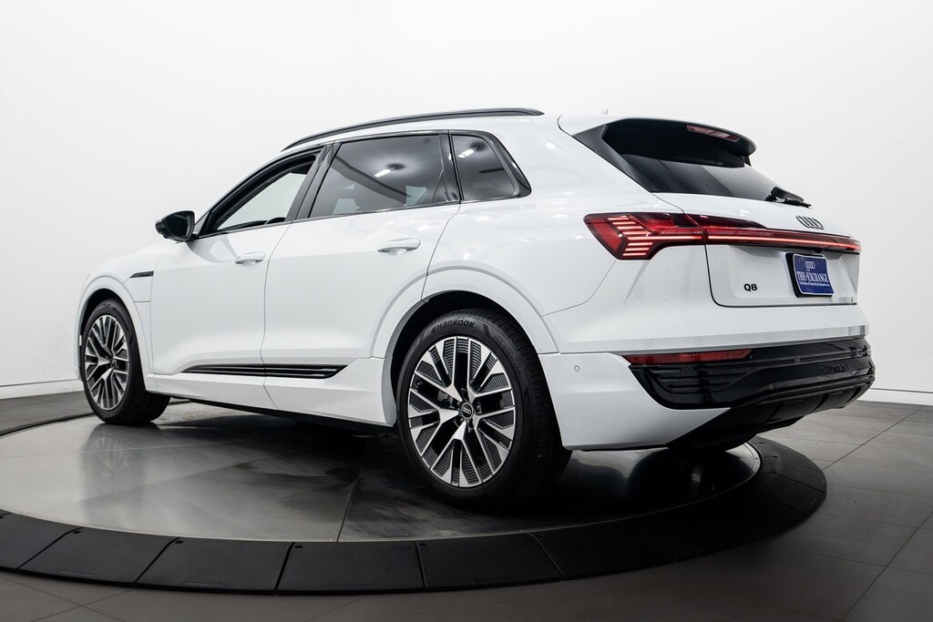 2024 Audi Q8 E-tron Premium Plus photo 2