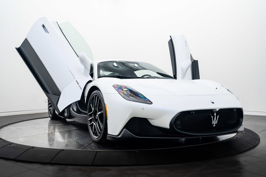 2022 Maserati MC20 Coupe photo 2