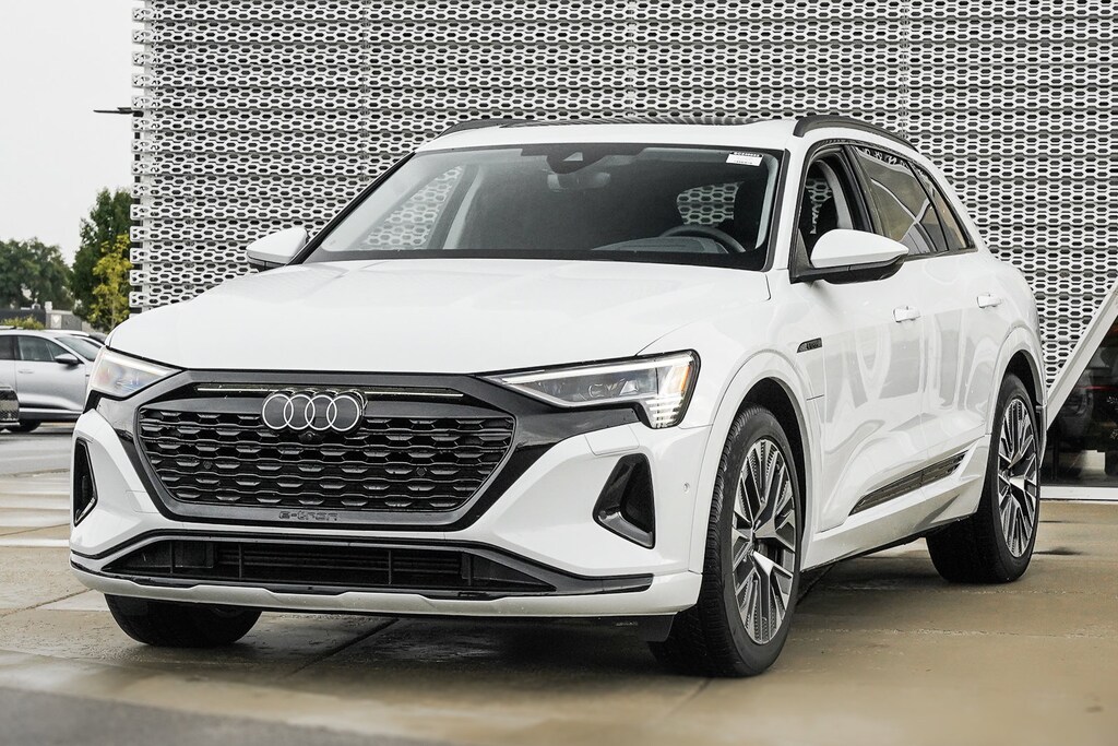 2024 Audi Q8 E-tron Prestige photo 5