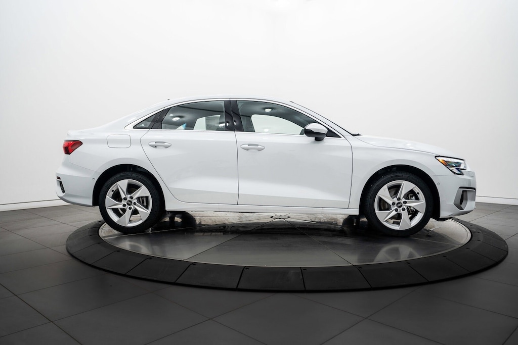2024 Audi A3 40 Premium Plus photo 3