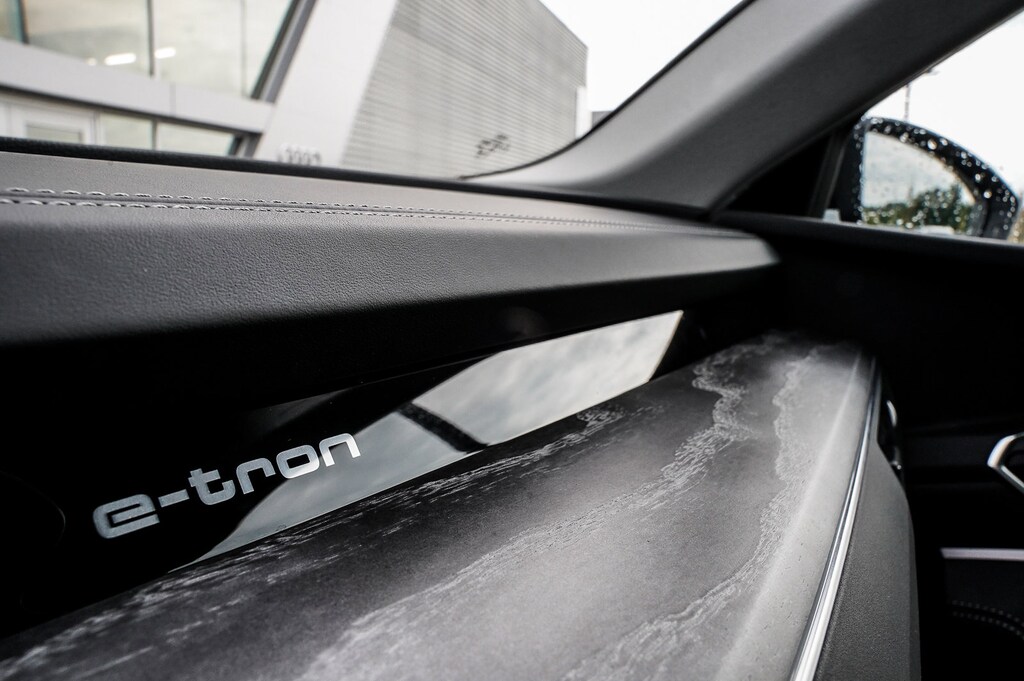 2024 Audi Q8 E-tron Prestige photo 20