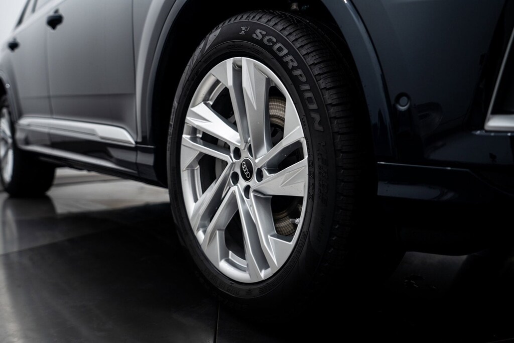 2024 Audi Q7 45 Premium Plus photo 17