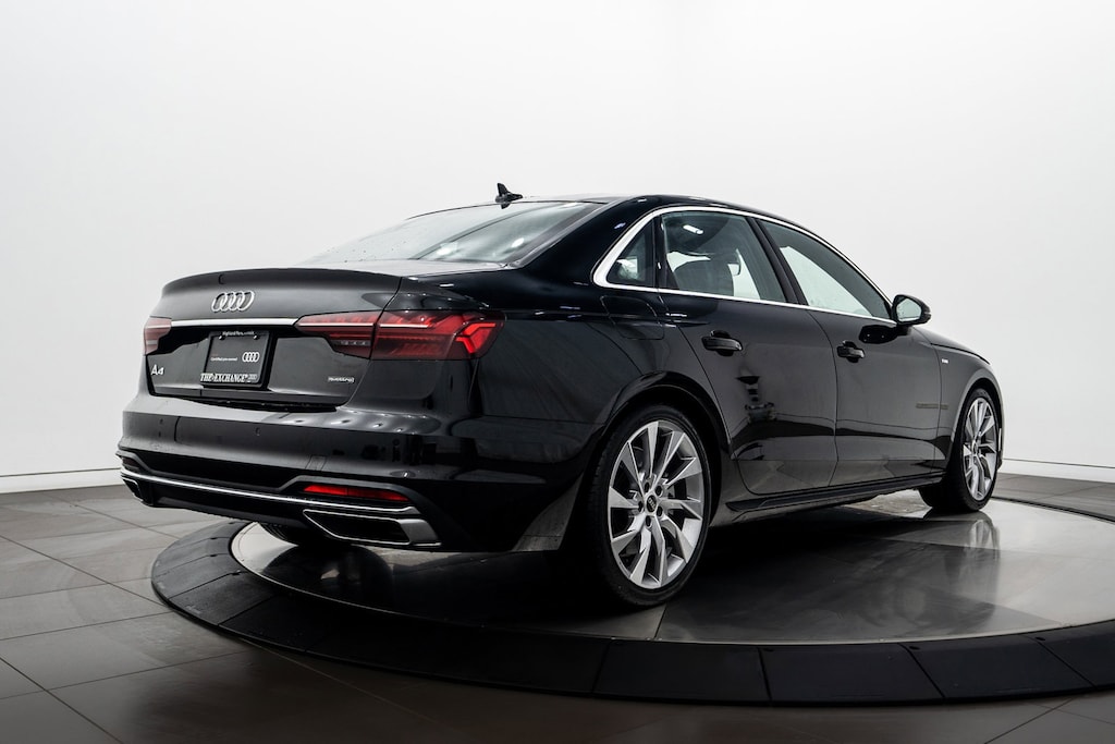 2023 Audi A4 S line Quattro Premium Plus photo 4