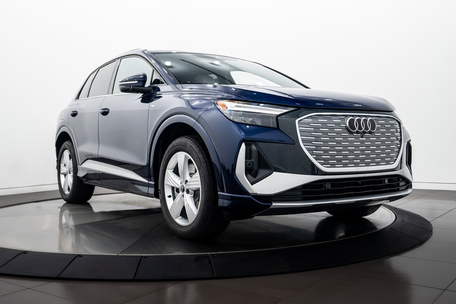 2024 Audi Q4 e-tron Premium's photo