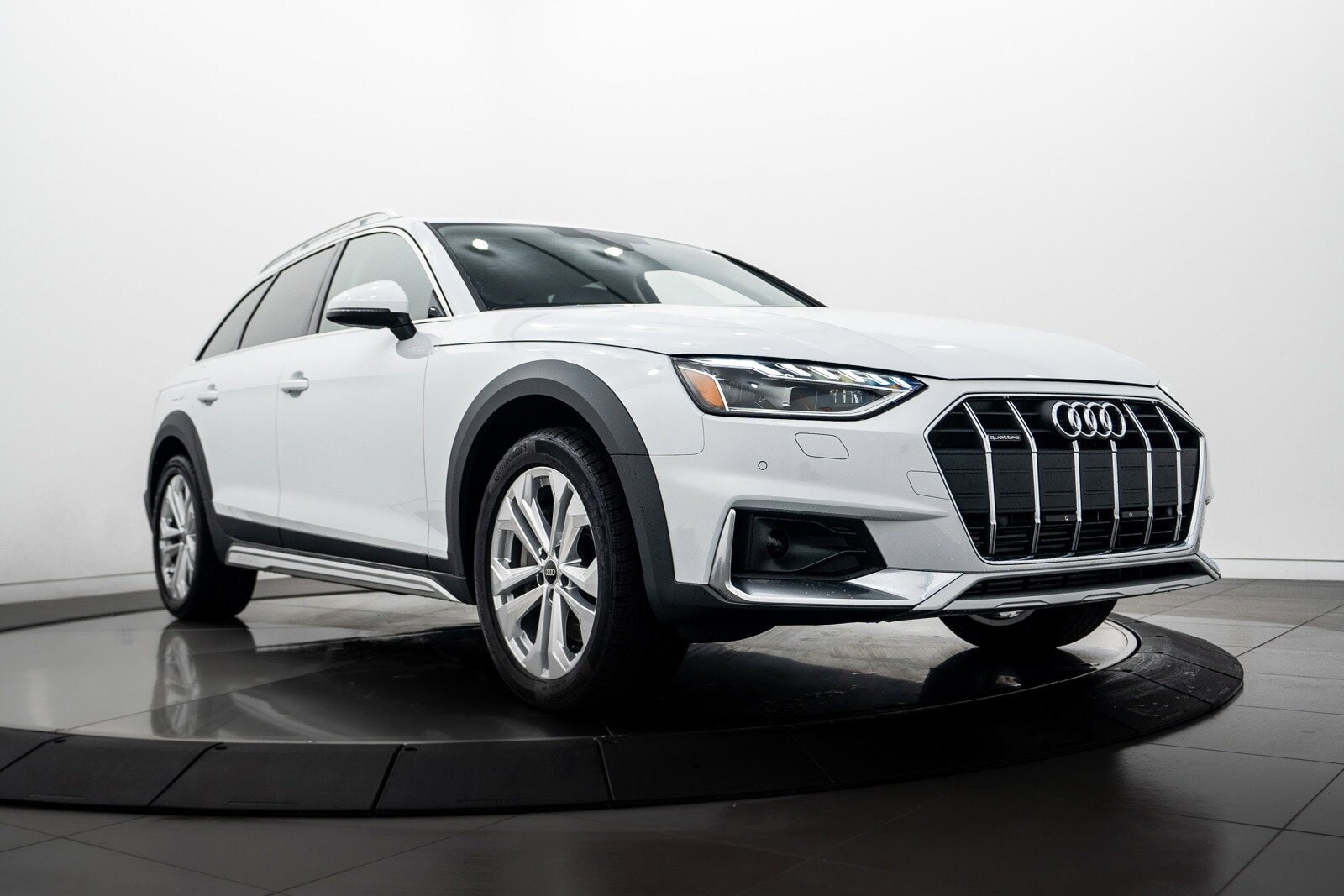 2024 Audi A4 allroad Premium's photo