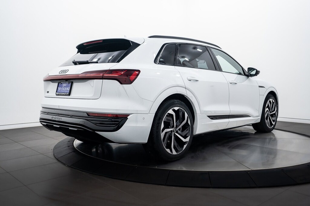 2024 Audi Q8 E-tron Premium Plus photo 4