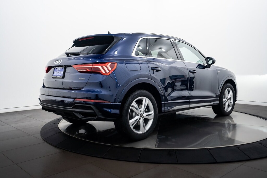 2024 Audi Q3 45 TFSI S line Premium photo 4