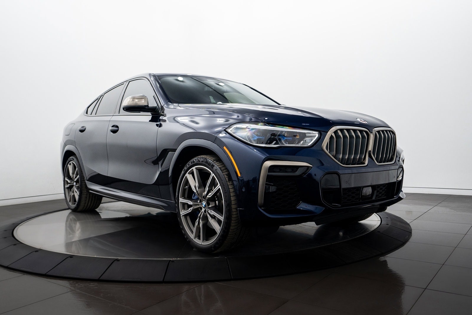 2022 BMW X6 M50i's photo