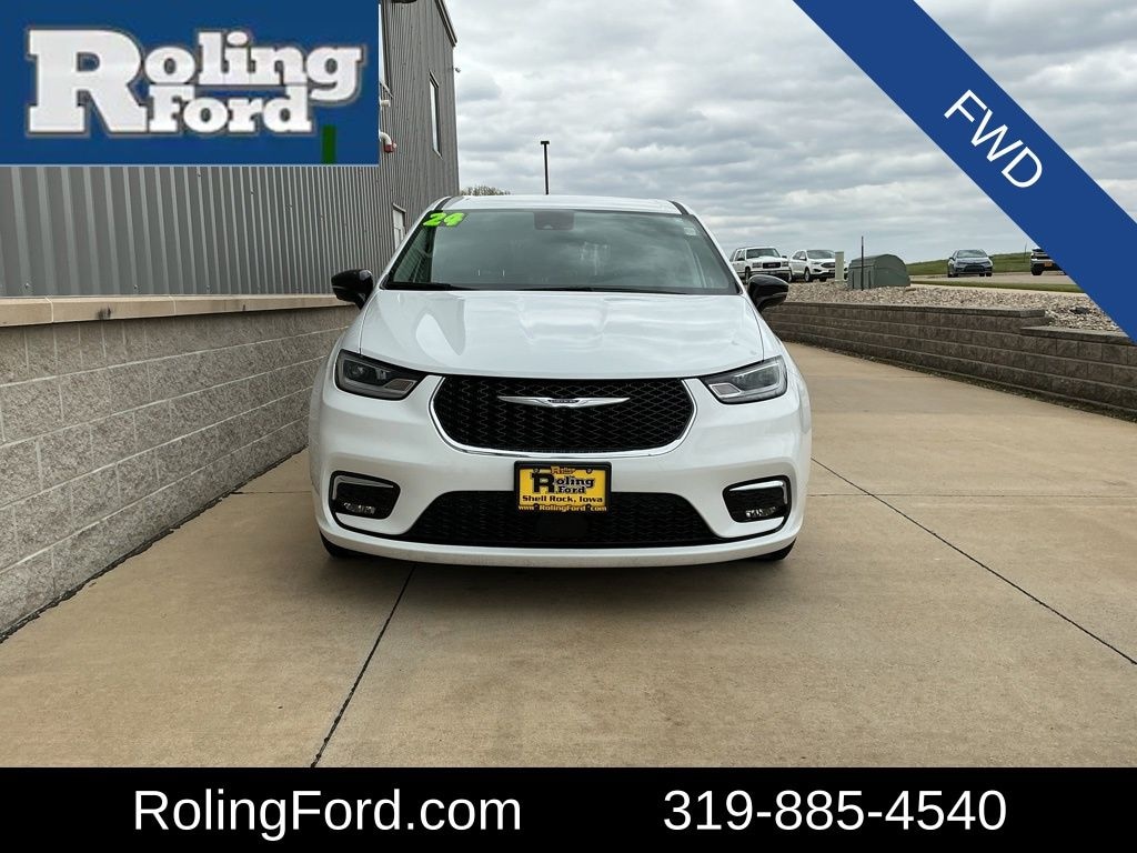 Used 2024 Chrysler Pacifica Touring L Minivan/Van
