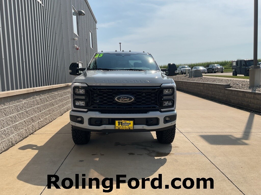 2025 Ford F-350 photo 4