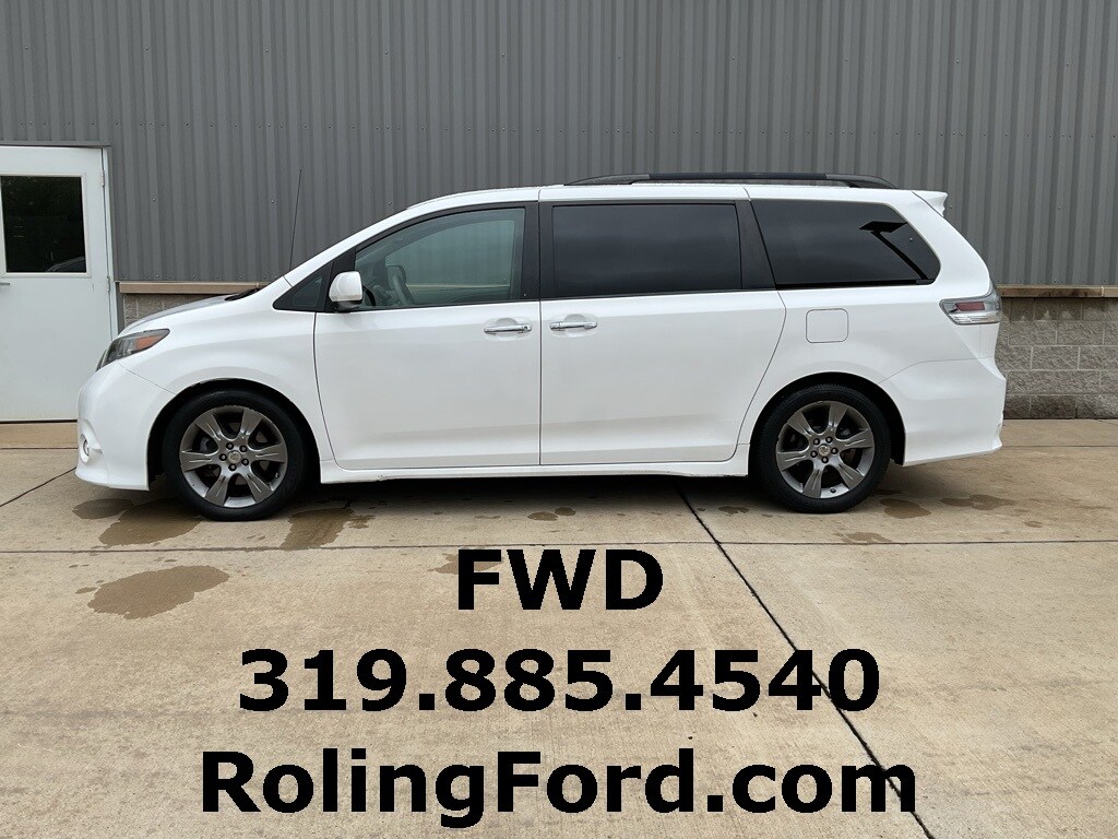 2014 Toyota Sienna SE photo 2