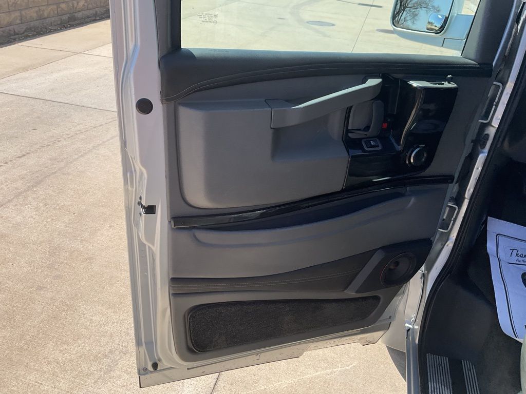 2019 GMC Savana Cargo Work Van - Photo 7