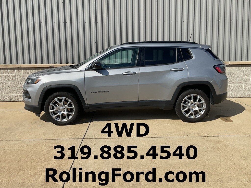 2022 Jeep Compass Latitude Lux photo 2
