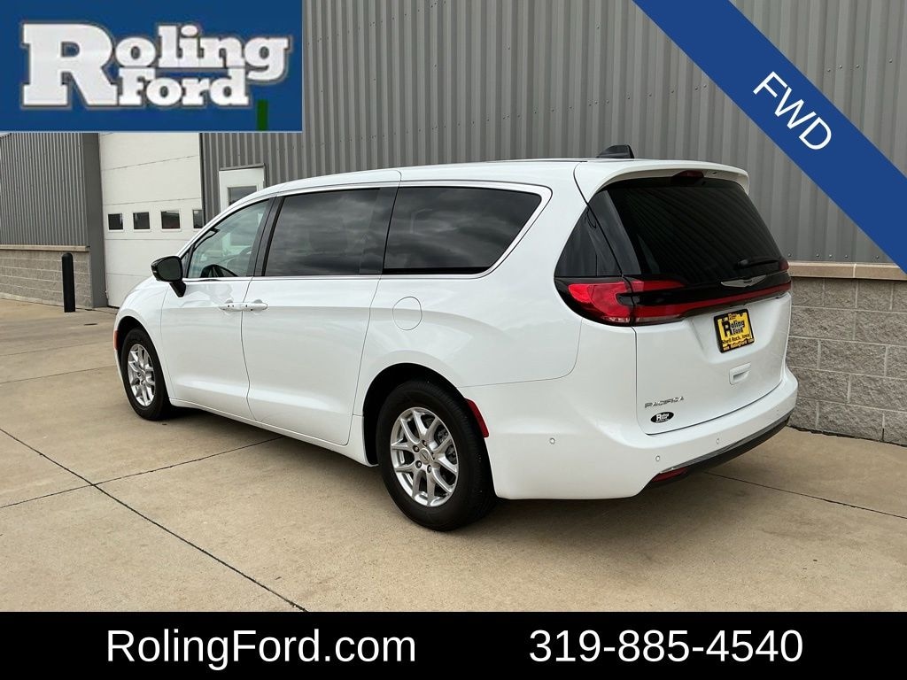 Used 2024 Chrysler Pacifica Touring L Minivan/Van