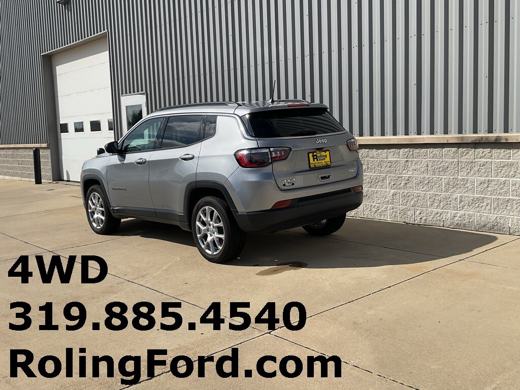 2022 Jeep Compass Latitude Lux photo 3