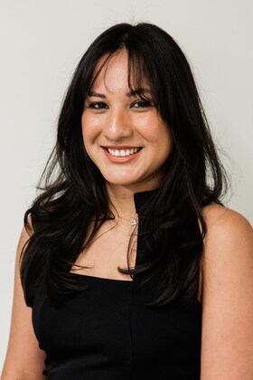 Staff member Karen Alcantara from ID_7d8ae4