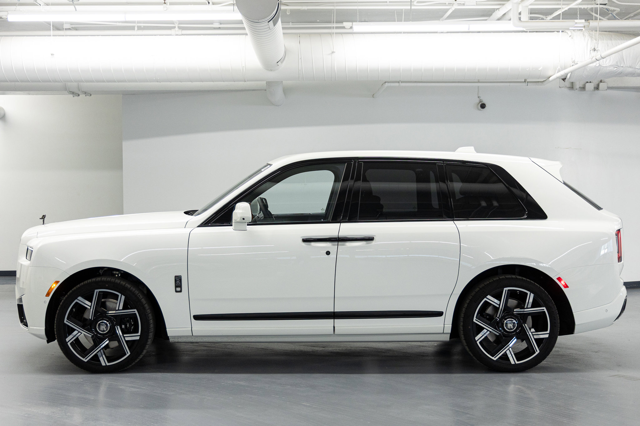 2026 Rolls-Royce Cullinan Black Badge - Photo 2