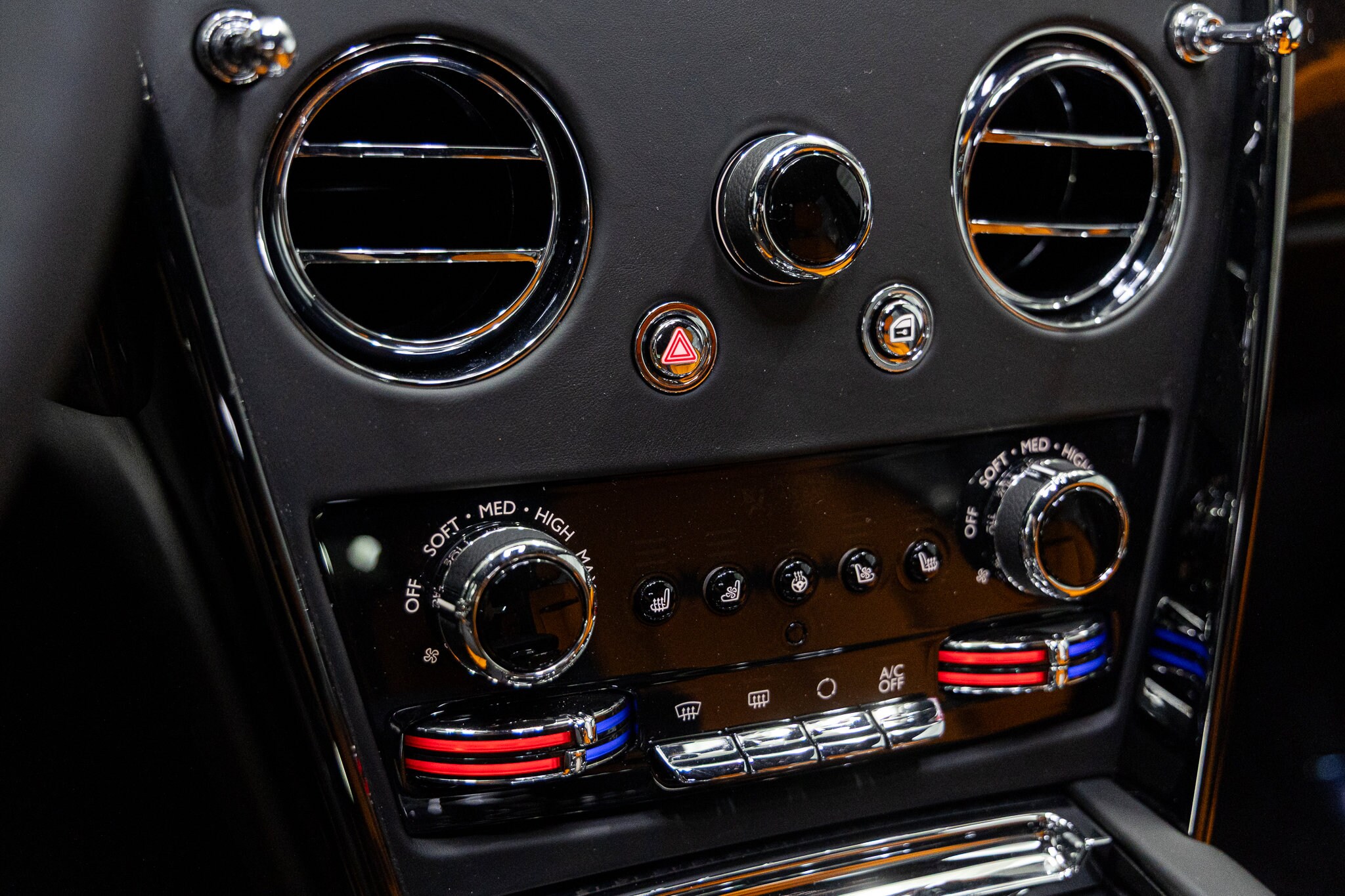 2026 Rolls-Royce Cullinan Black Badge - Photo 33