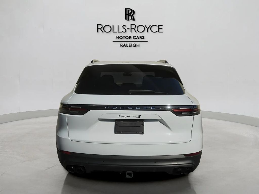 2022 Porsche Cayenne S photo 3