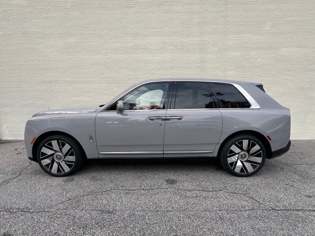 2025 Rolls Royce Cullinan RR photo 3