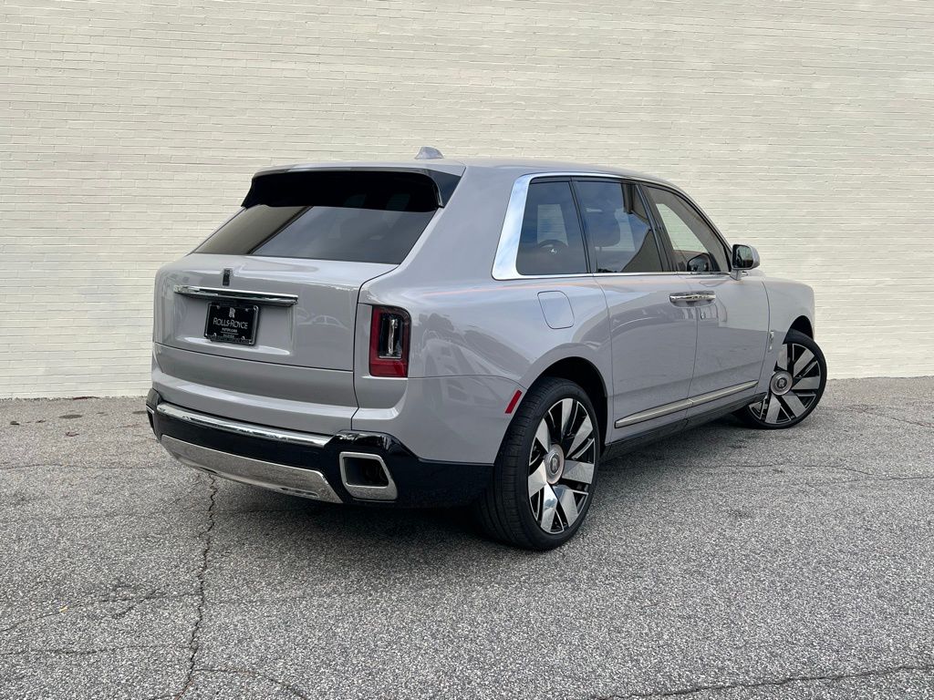 2025 Rolls Royce Cullinan RR photo 2