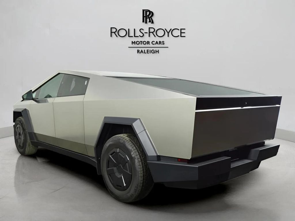 2024 Tesla Cybertruck photo 2