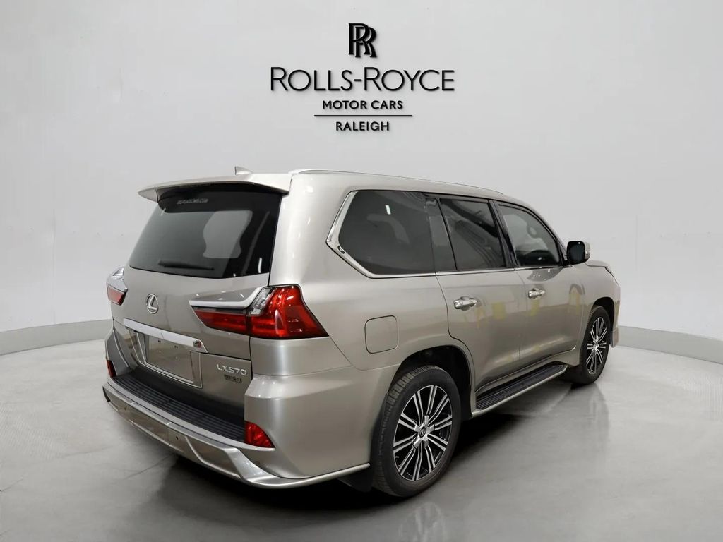 2020 Lexus LX 570 photo 4