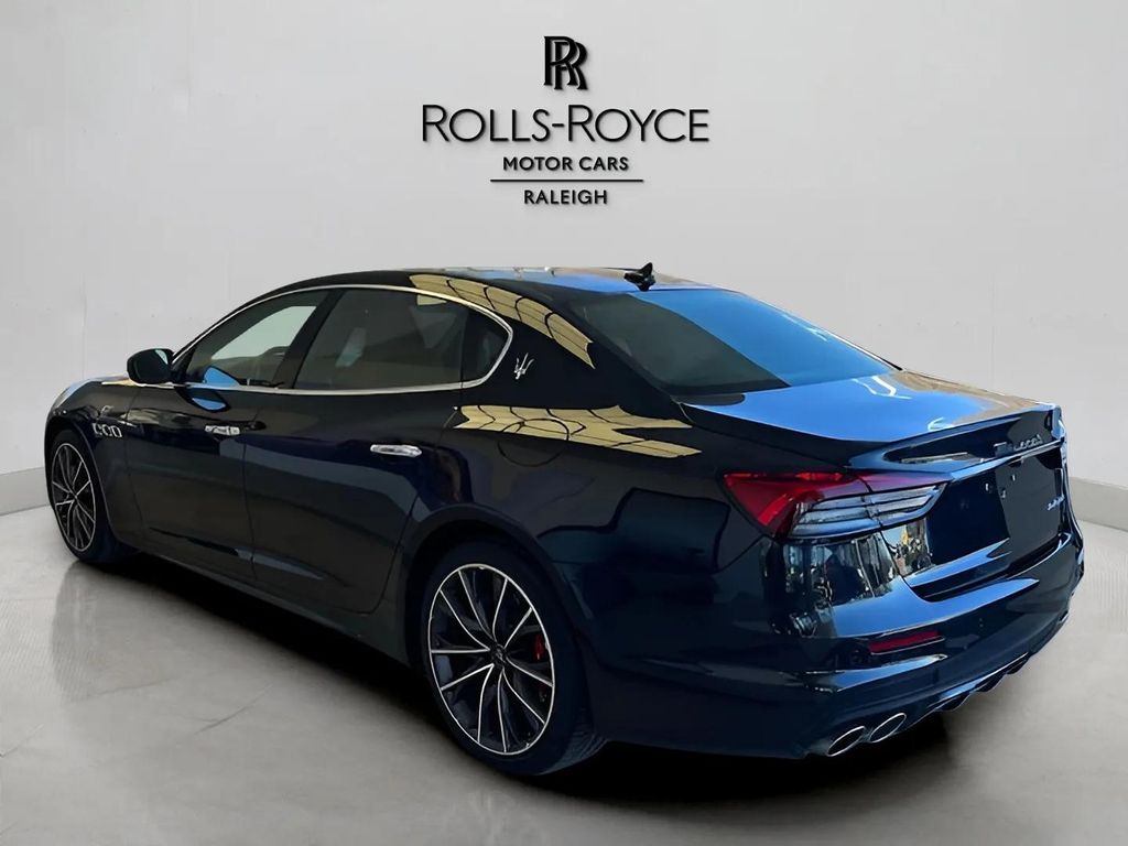 2022 Maserati Quattroporte GT photo 3