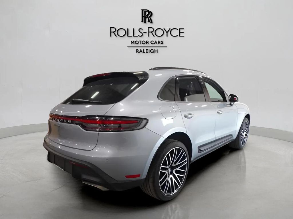 2022 Porsche Macan Base photo 4