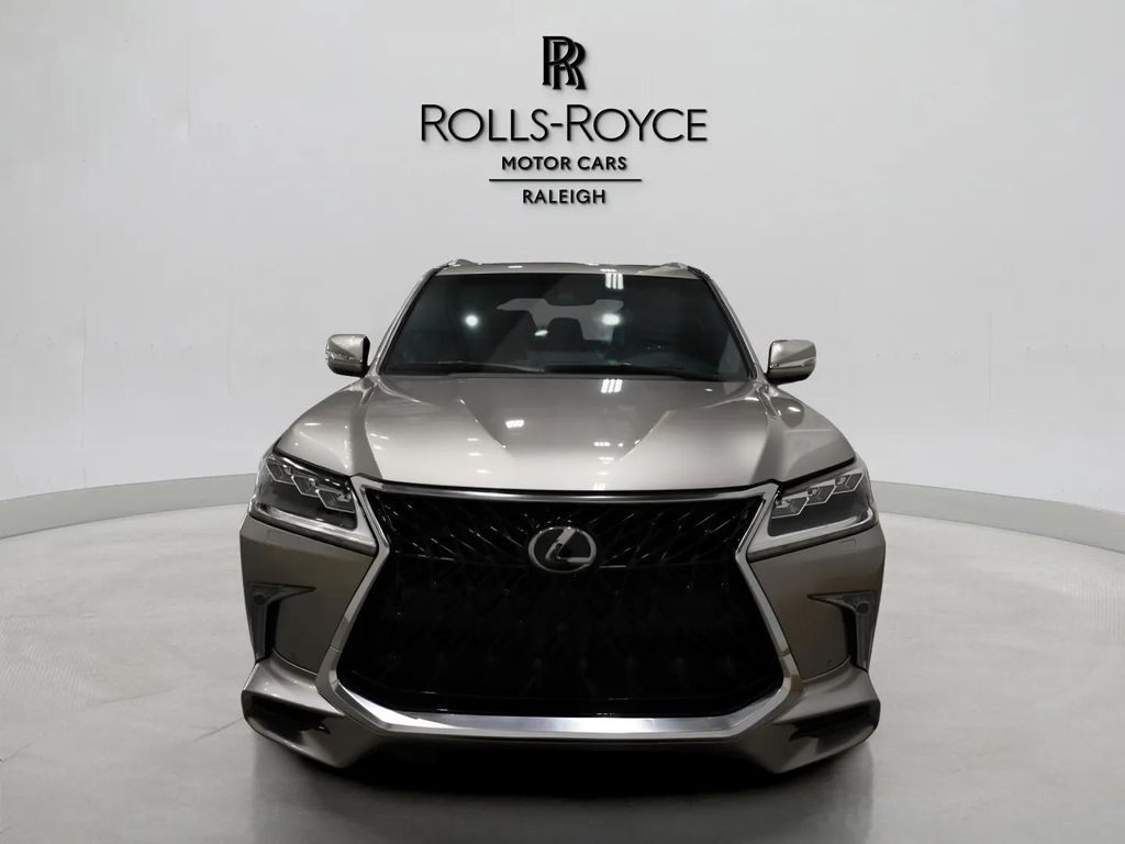 2020 Lexus LX 570 photo 2