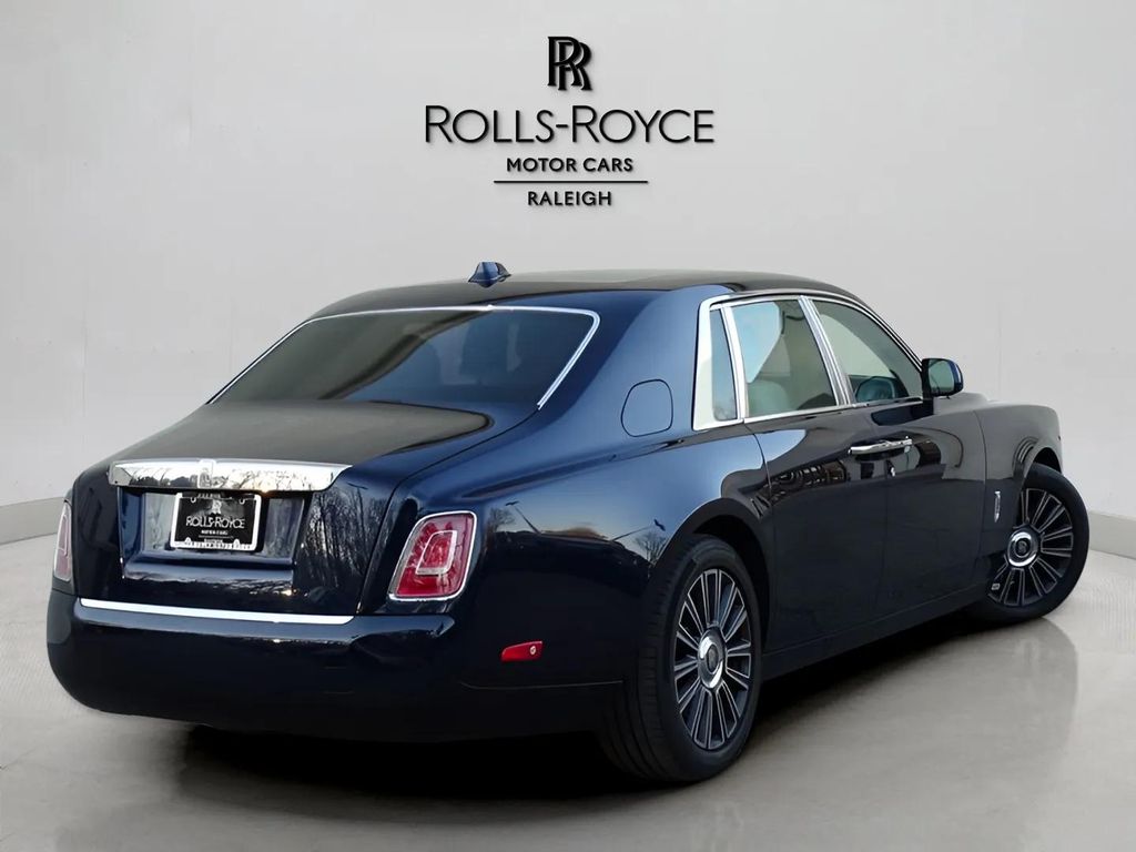 2020 Rolls Royce Phantom photo 3