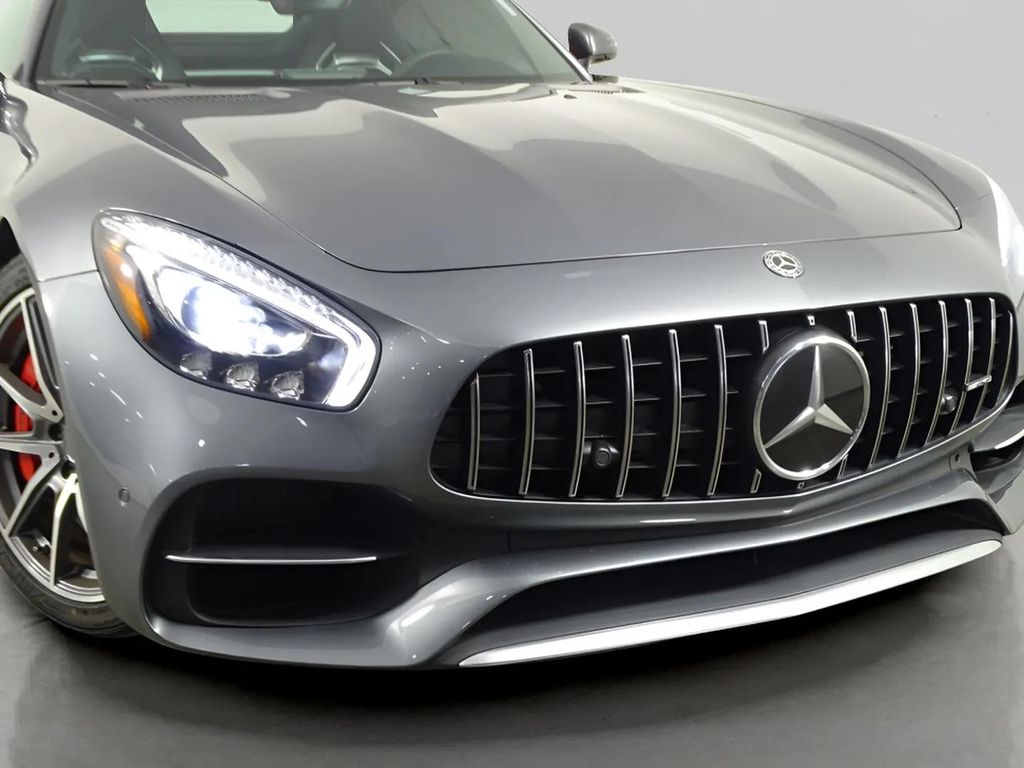 2018 Mercedes Benz AMG GT GT S photo 3