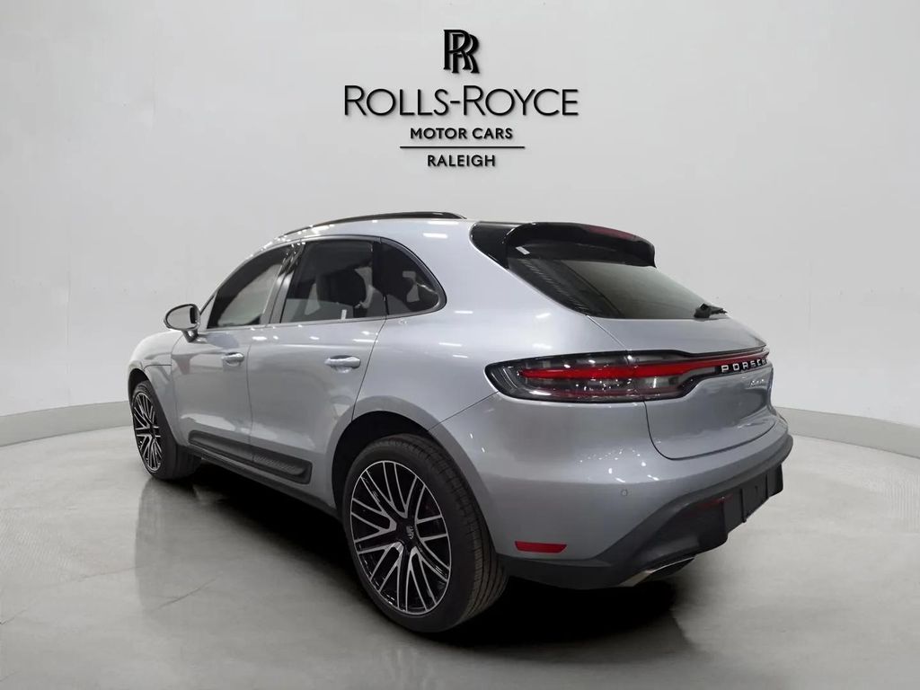 2022 Porsche Macan Base photo 2