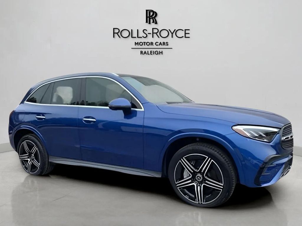2023 Mercedes Benz GLC 300 photo 3