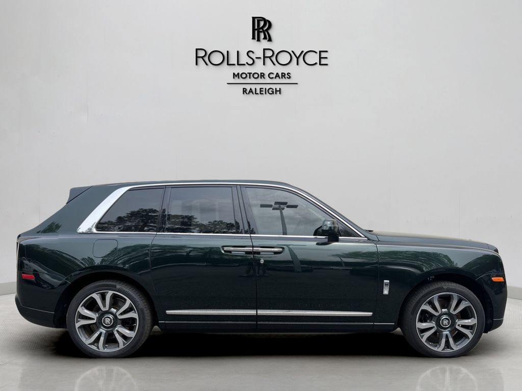 2021 Rolls Royce Cullinan photo 3