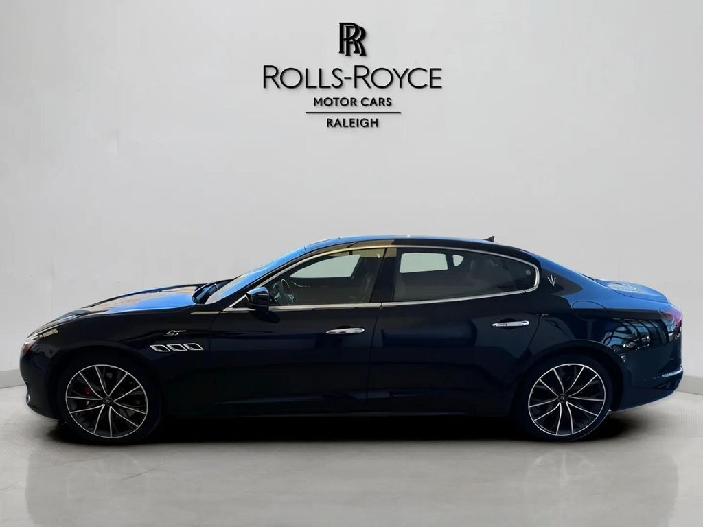 2022 Maserati Quattroporte GT photo 2