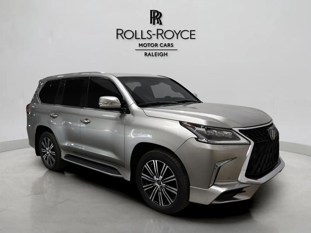 2020 Lexus LX 570 photo 3